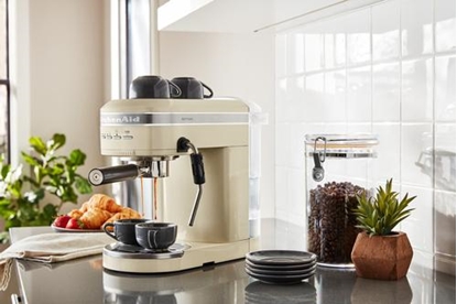 Изображение KitchenAid Artisan 5KES6503EAC Almond Cream