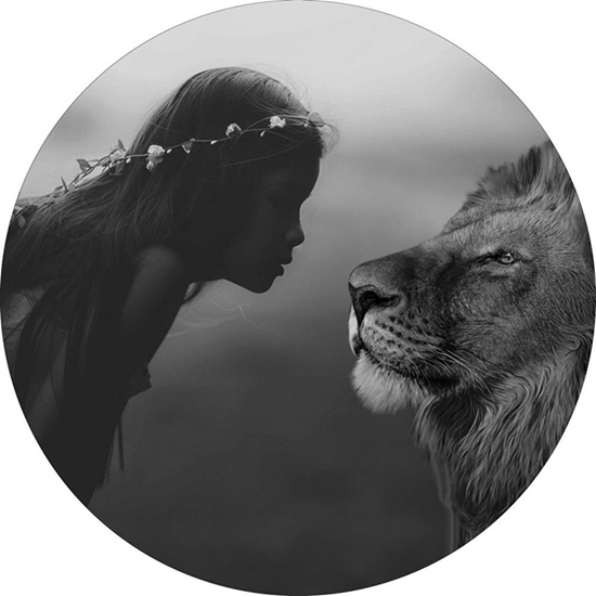 Picture of Foto glezna D40cm Girl with Lion 97786