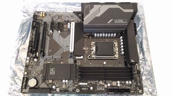Изображение SALE OUT. GIGABYTE Z790 UD AX 1.0 M/B, REFURBISHED, WITHOUT MANUALS | Gigabyte | Z790 UD AX 1.0 M/B | Processor family Intel | Processor socket  LGA1700 | DDR5 DIMM | Memory slots 4 | Supported hard disk drive interfaces 	SATA, M.2 | Number of SATA connec